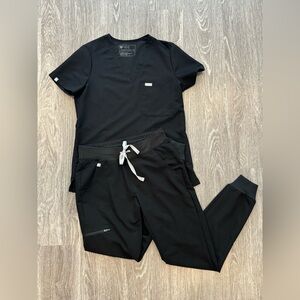 Figs Black Scrub Set